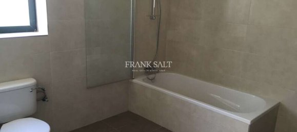 Villa de 4 dormitorios en Swieqi, Malta No. 3199 17