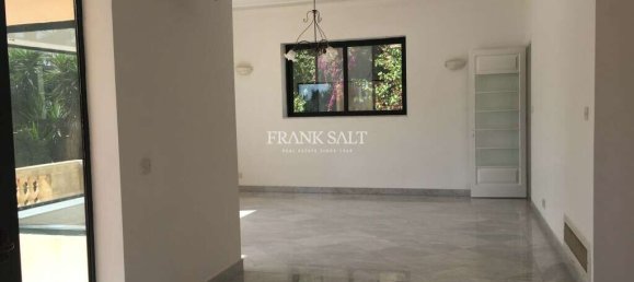 Villa de 4 dormitorios en Swieqi, Malta No. 3199 7