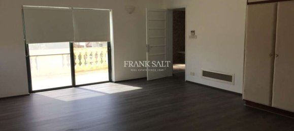 Villa de 4 dormitorios en Swieqi, Malta No. 3199 13