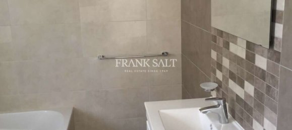 Villa de 4 dormitorios en Swieqi, Malta No. 3199 18