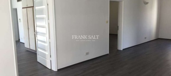 Villa de 4 dormitorios en Swieqi, Malta No. 3199 11