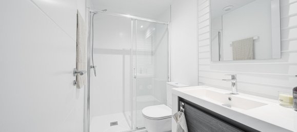 Apartamento de 3 dormitorios en Mijas Costa, Spain No. 4812 10