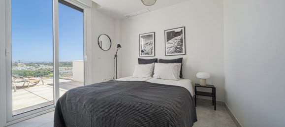 Apartamento de 3 dormitorios en Mijas Costa, Spain No. 4812 11