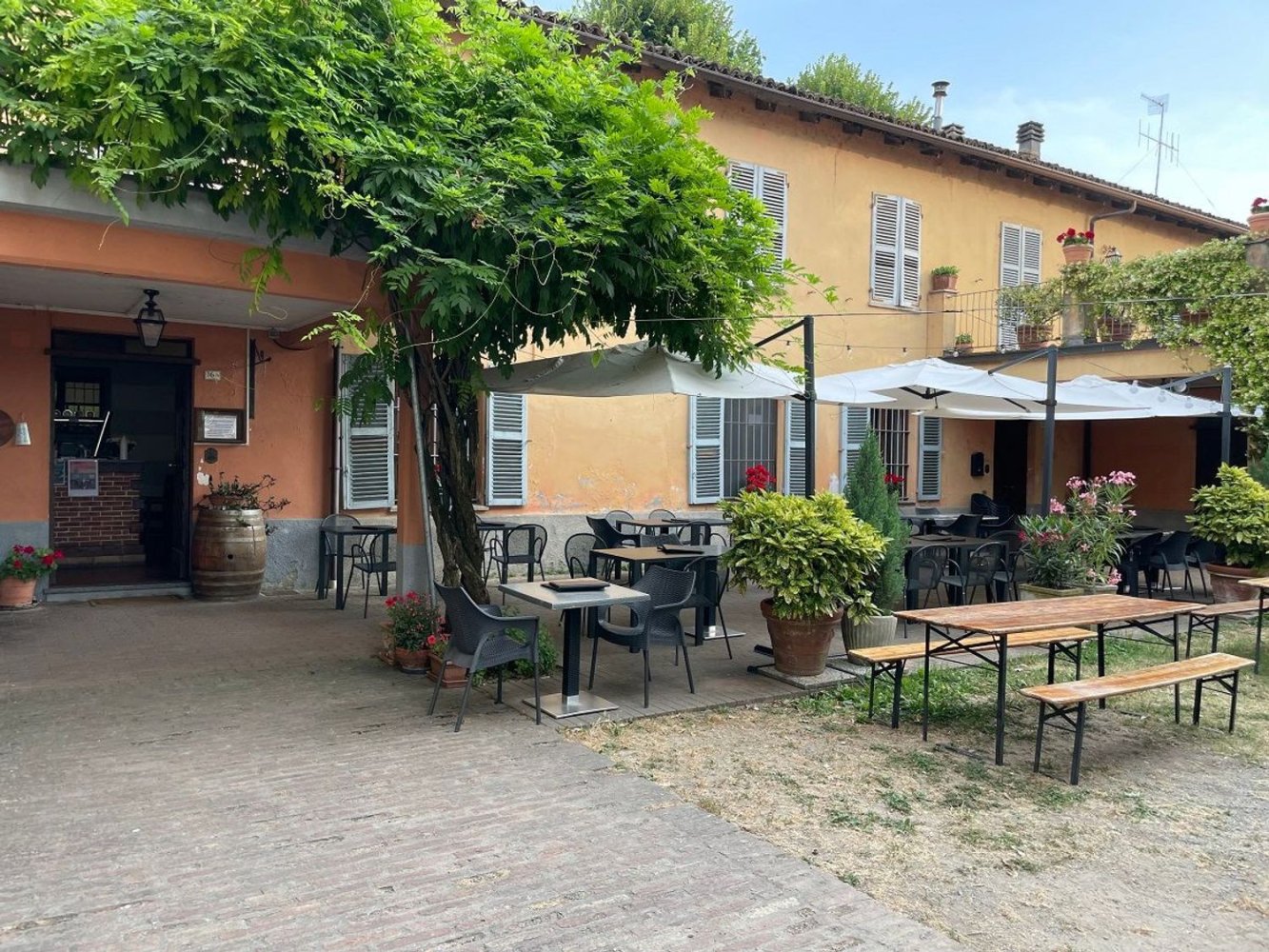  عقار تجاري في Santo Stefano Belbo, Italy 140متر مربع رقم 308056