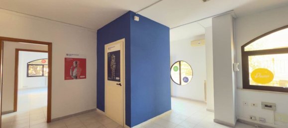 5 rooms Apartment in Caserta, Italy No. 232126 9