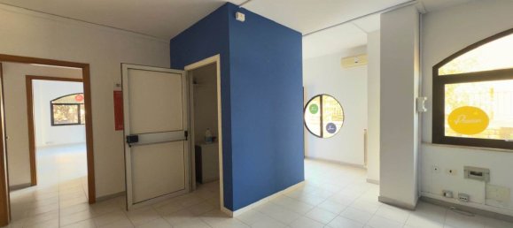 5 rooms Apartment in Caserta, Italy No. 232126 8