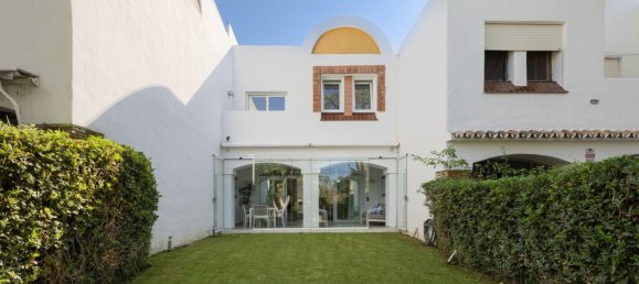 3 bedrooms Townhouse in Estepona, Spain No. 135013 4