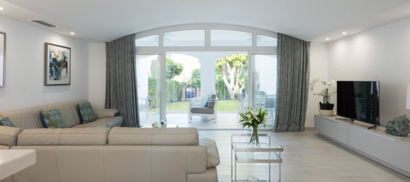 3 bedrooms Townhouse in Estepona, Spain No. 135013 5