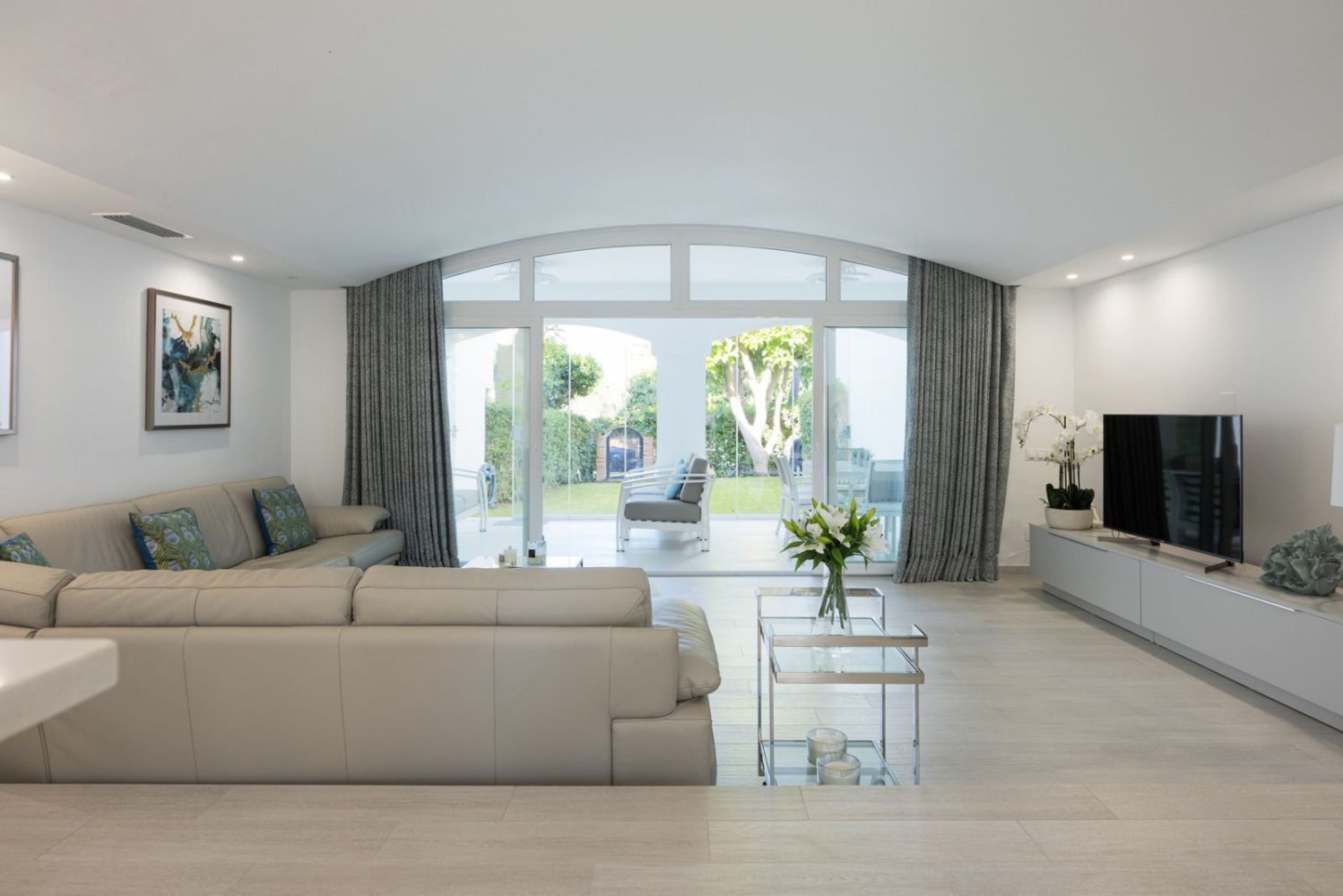 3 bedrooms Townhouse in Estepona, Spain No. 135013