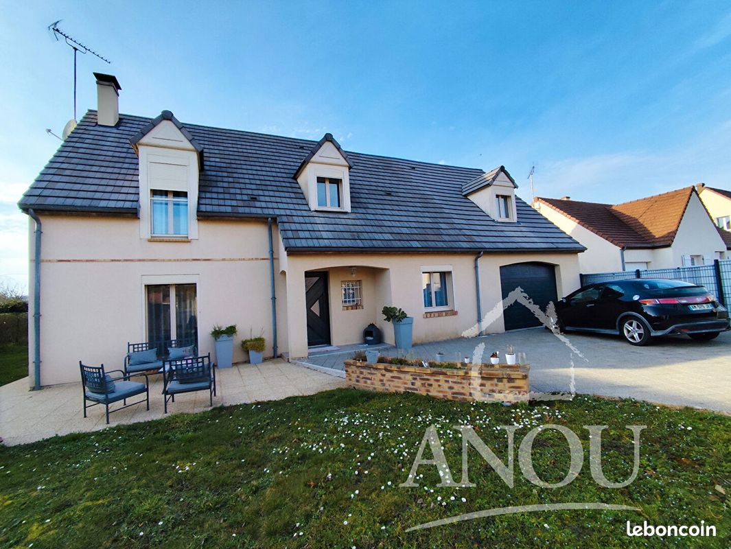 Casa de 5 dormitorios en Chateaudun, France No. 54327