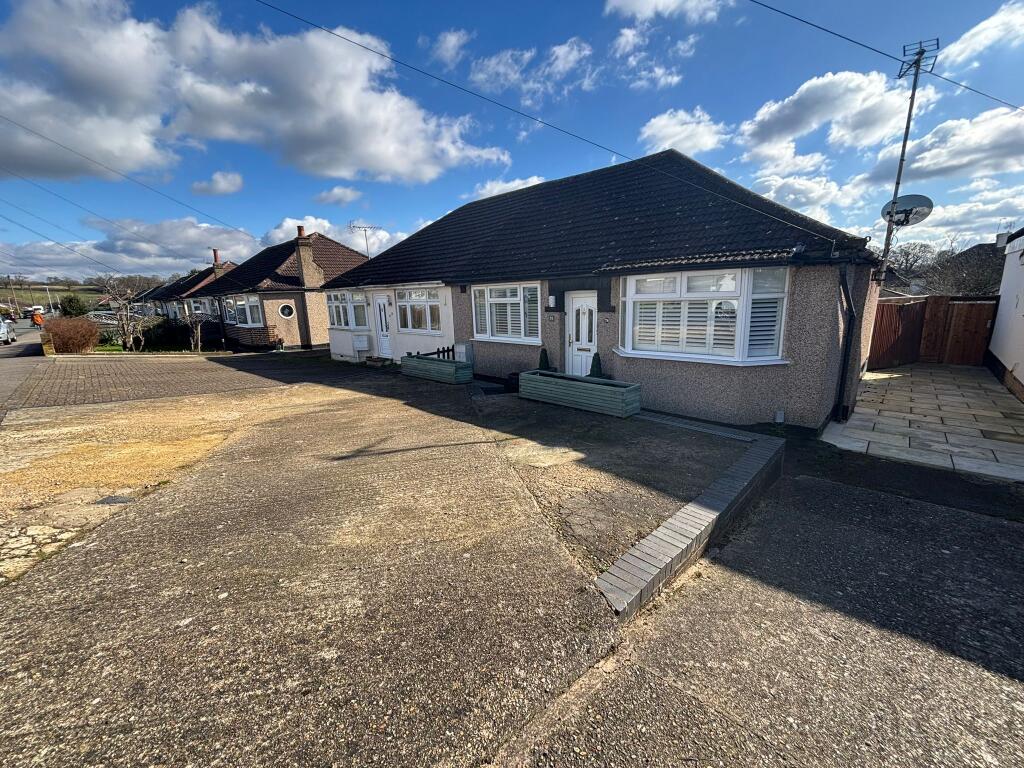 2 bedrooms Bungalow in Watford, United Kingdom No. 6206