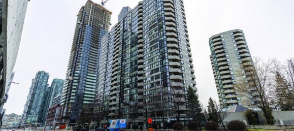 3 bedrooms Condo in Mississauga, Canada No. 915 4