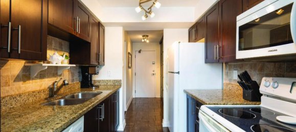 3 bedrooms Condo in Mississauga, Canada No. 915 9