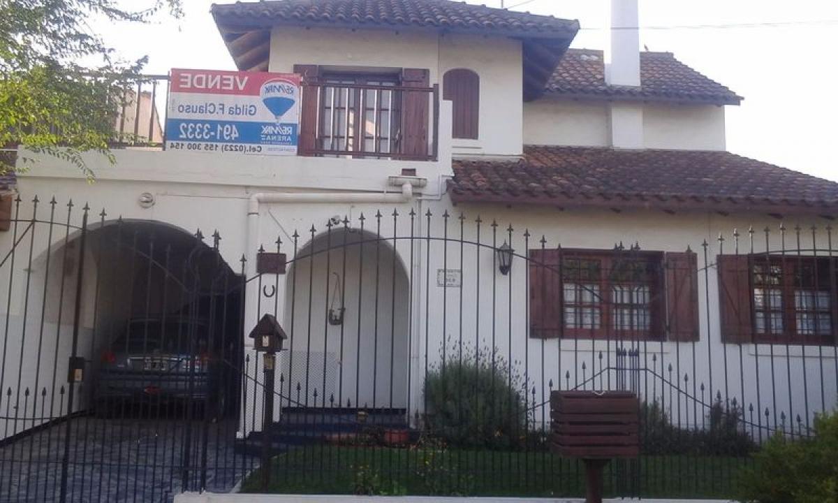 3 bedrooms House in Mar del Plata, Argentina No. 71599