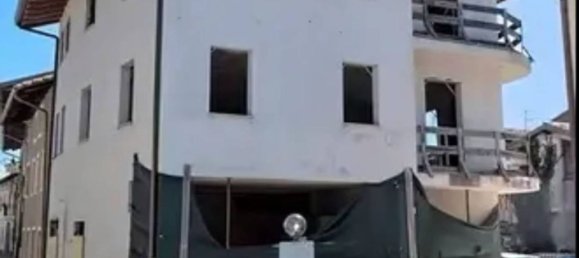 Квартира с 3 комнатами в Порденоне, Италия № 133473 2