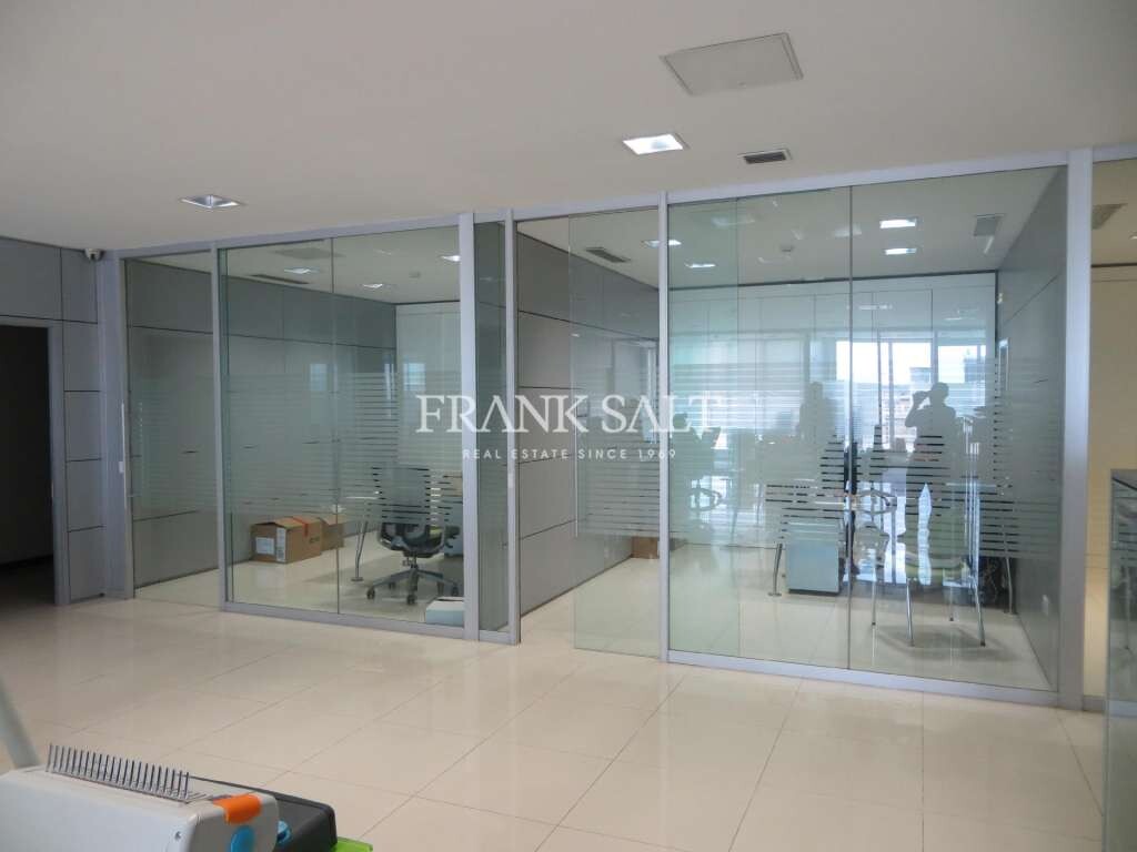 Oficina en Birkirkara, Malta 700 m² No. 11805