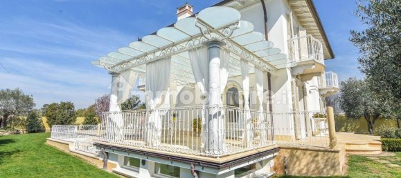 5 bedrooms Villa in Pietrasanta, Italy No. 69389 10