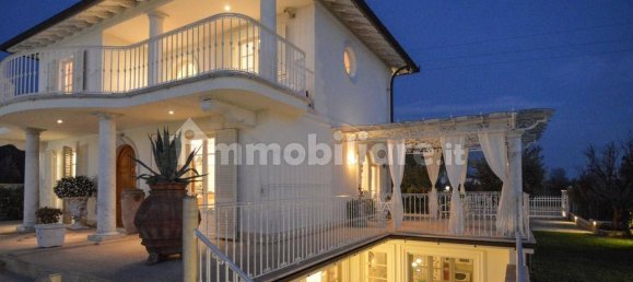 5 bedrooms Villa in Pietrasanta, Italy No. 69389 5