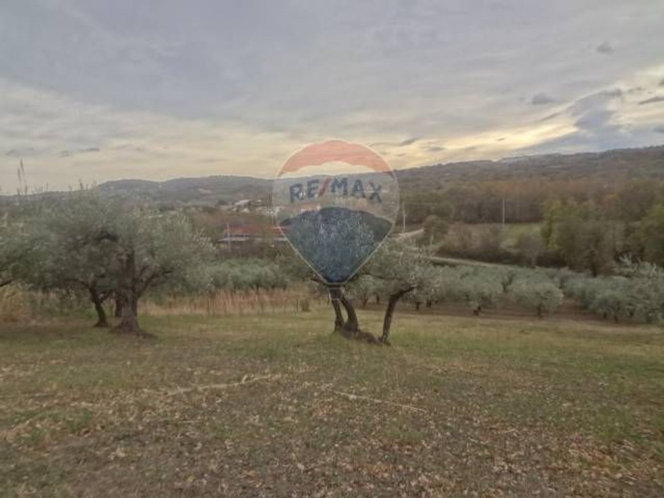 Terreno em Fara Filiorum Petri, Italy 1150 m² N.º 53323