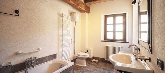15 rooms House in Castell'Arquato, Italy No. 153628 15