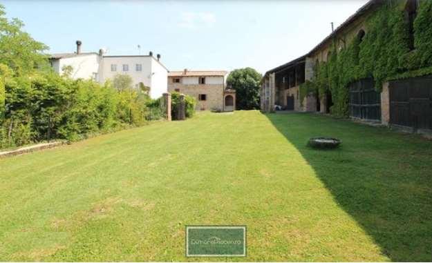 15 rooms House in Castell'Arquato, Italy No. 153628