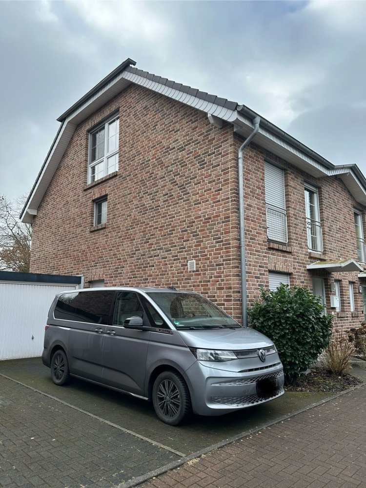 Таунхаус с 4 комнатами в Дуйсбург, Германия № 7302