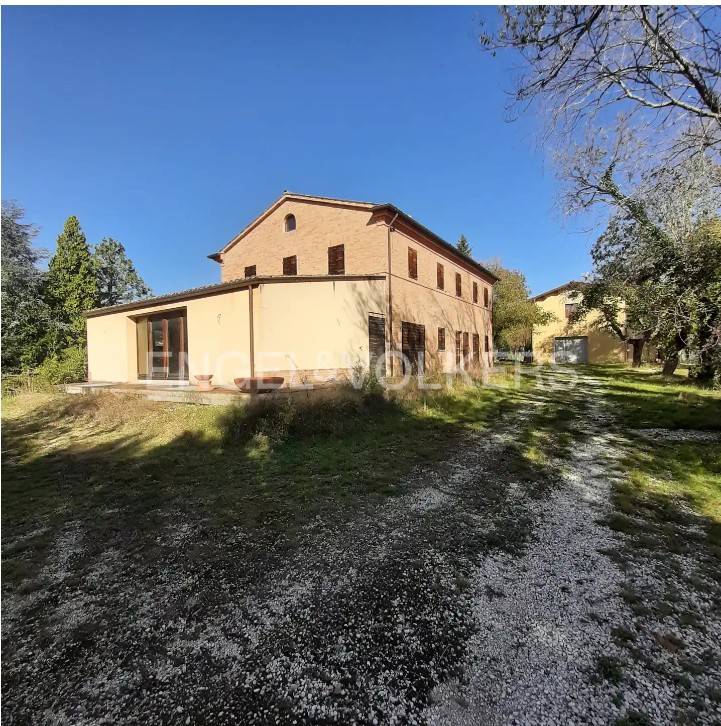 5 bedrooms House in Jesi, Italy No. 118650