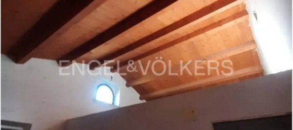 5 bedrooms House in Jesi, Italy No. 118650 18