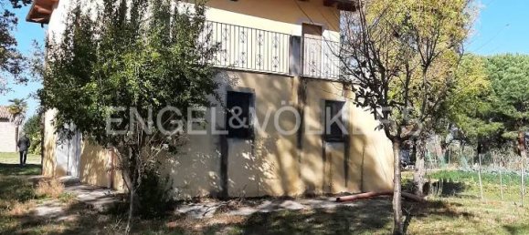 5 bedrooms House in Jesi, Italy No. 118650 9