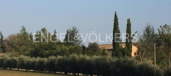 5 bedrooms House in Jesi, Italy No. 118650 2