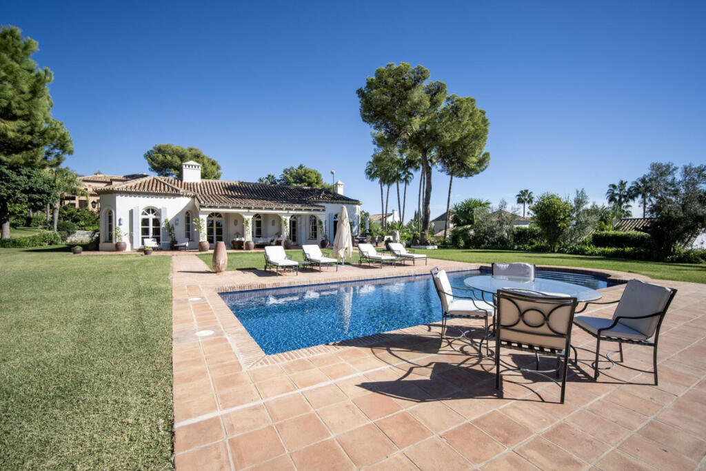7 bedrooms Villa in Marbella, Spain No. 276690