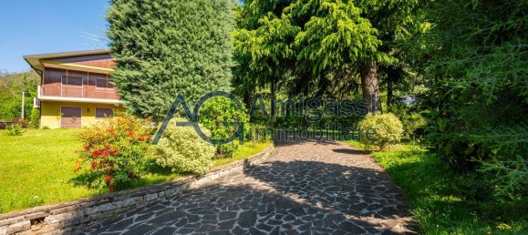 6 rooms Villa in Alzano Lombardo, Italy No. 263195 4