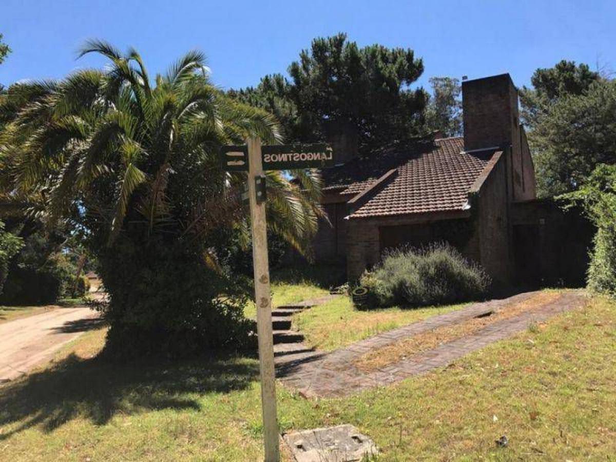 3 bedrooms Apartment in Mar del Plata, Argentina No. 81584