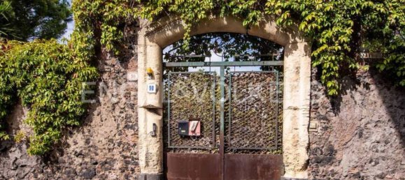 5 bedrooms Villa in Mascalucia, Italy No. 102242 18