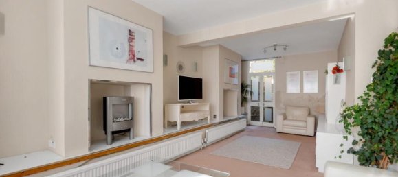 3 bedrooms House in London, United Kingdom No. 12503 4