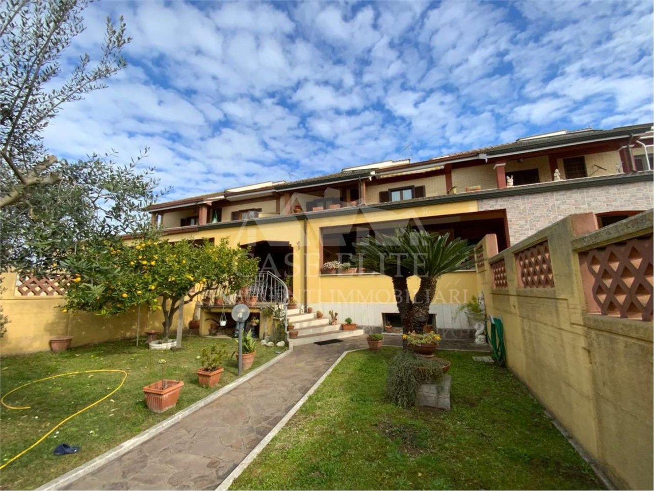 Вилла с 5 комнатами в Ардеа, Италия № 55929