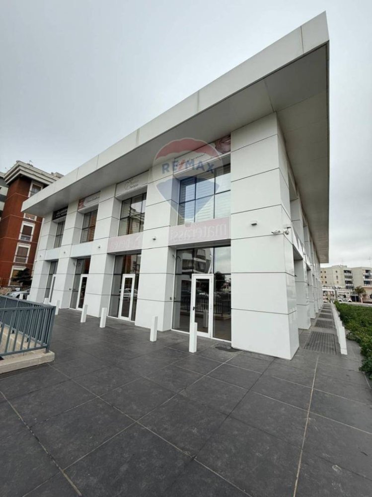 1 room Commercial property in Modugno, Italy No. 57013