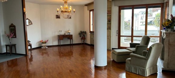 10 rooms Duplex in Padua, Italy No. 13096 6