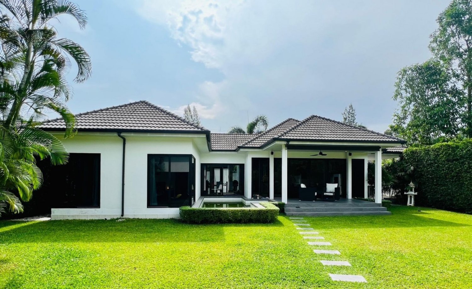 3 bedrooms Cafe / restaurant in Bang Lamung, Thailand No. 8012