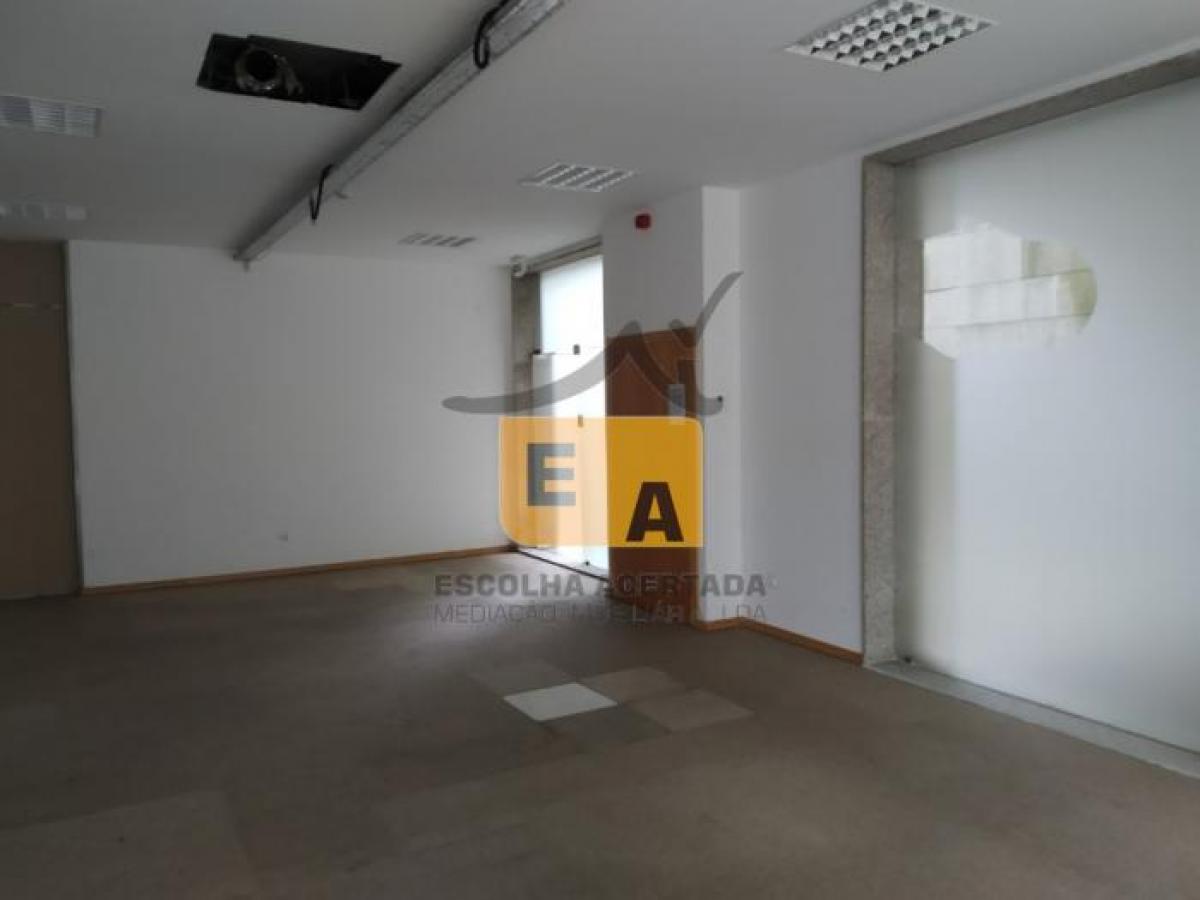  محل تجاري في Porto, Portugal 95متر مربع رقم 8114