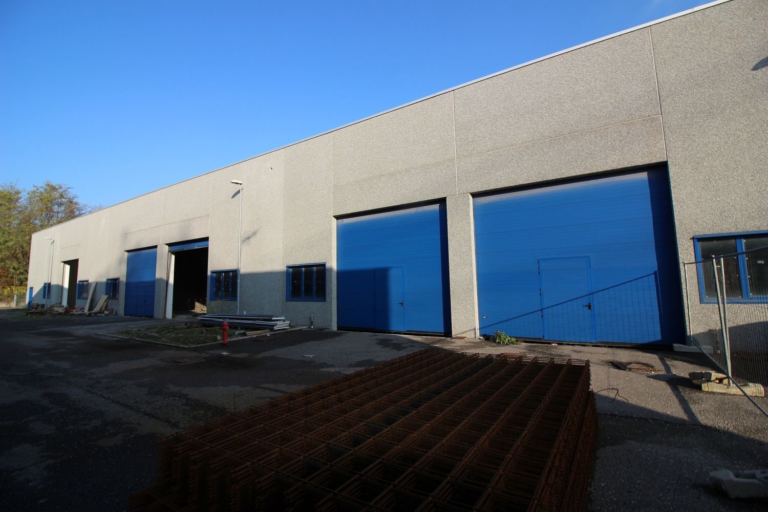 Almacén de 4 habitaciónes en Turate, Italy No. 73804