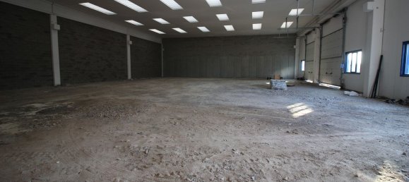 Almacén de 4 habitaciónes en Turate, Italy No. 73804 2