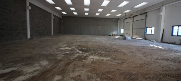 Almacén de 4 habitaciónes en Turate, Italy No. 73804 4