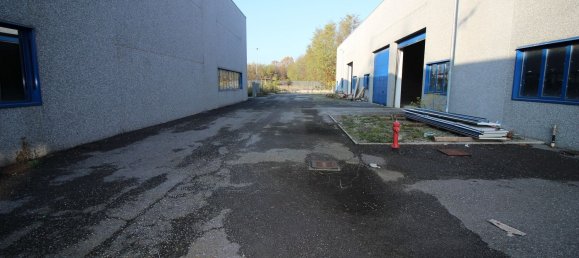 Almacén de 4 habitaciónes en Turate, Italy No. 73804 8