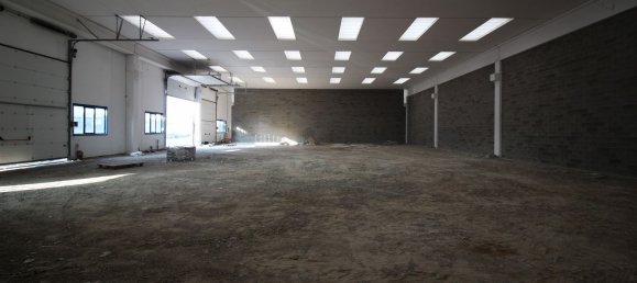 Almacén de 4 habitaciónes en Turate, Italy No. 73804 6