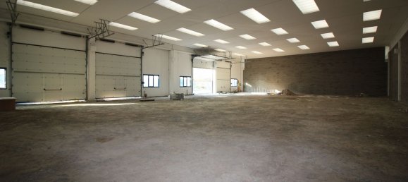 Almacén de 4 habitaciónes en Turate, Italy No. 73804 5