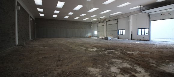 Almacén de 4 habitaciónes en Turate, Italy No. 73804 3