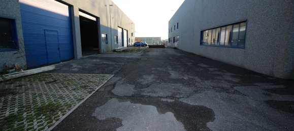 Almacén de 4 habitaciónes en Turate, Italy No. 73804 10