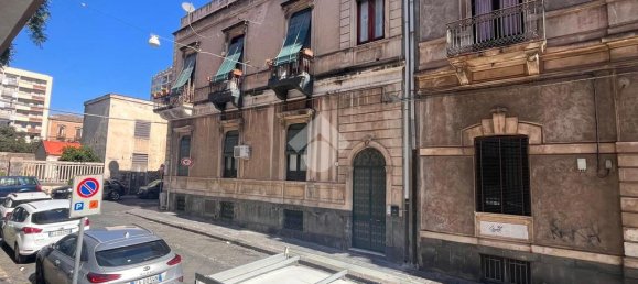 Apartamento de 2 dormitorios en Catania, Italy No. 48255 46