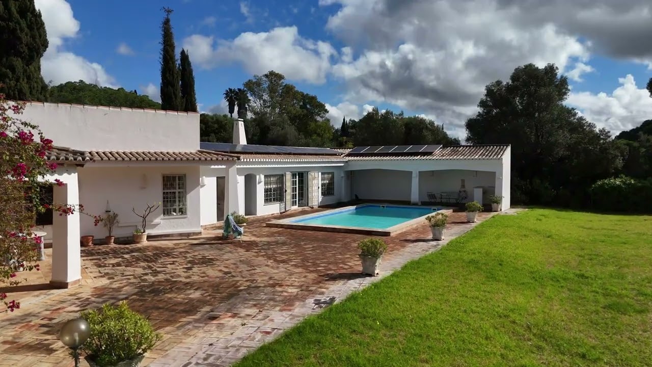 4 bedrooms House in Mexilhoeira Grande, Portugal No. 209932